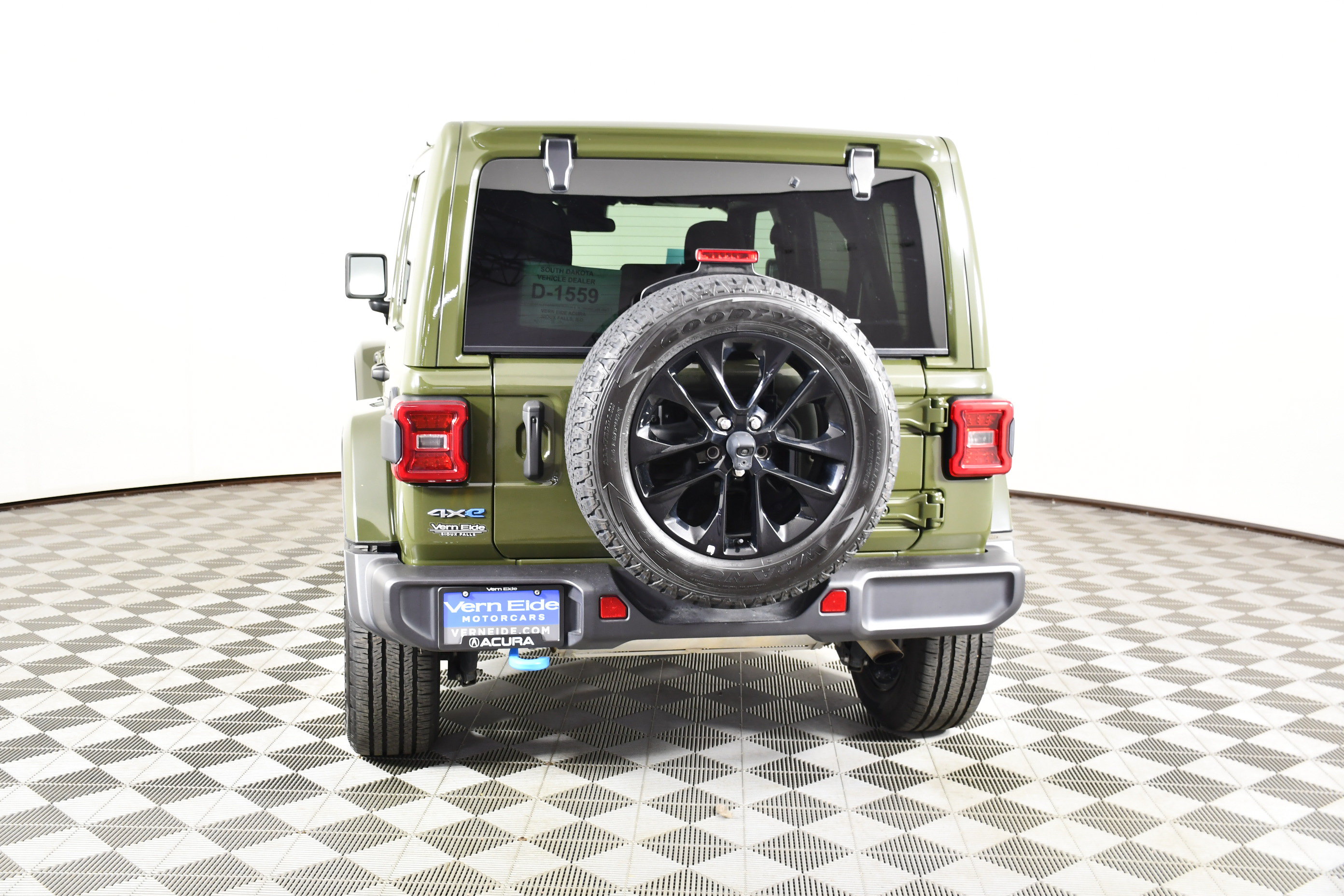 Used 2024 Jeep Wrangler Unlimited Sahara AWD/4WD image 7