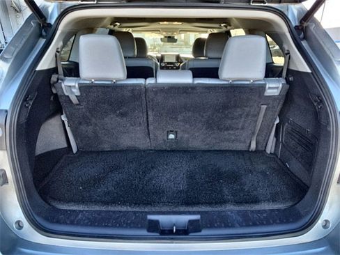 Used 2022 Toyota Highlander XLE image 16