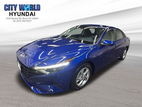 Used 2023 Hyundai Elantra SE image 1