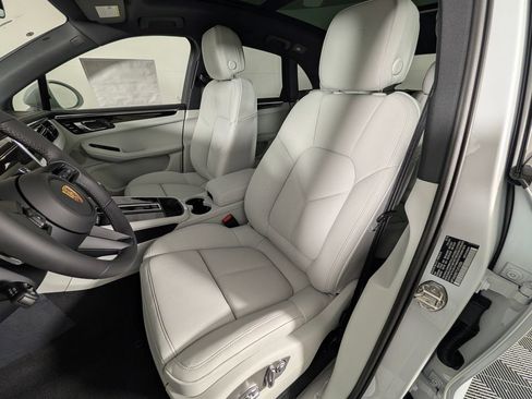 New 2026 Porsche Macan AWD/4WD image 5