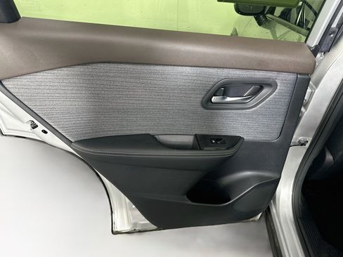 Used 2023 Nissan Rogue SV FWD image 25