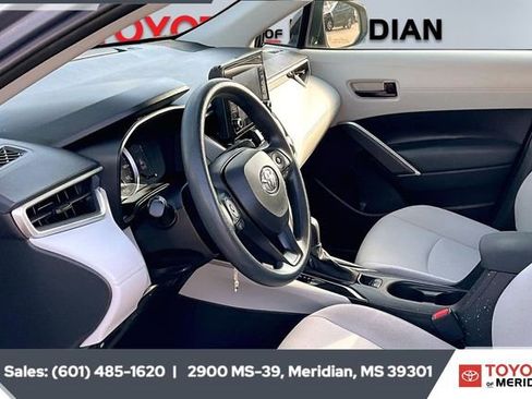 Used 2022 Toyota Corolla Cross L image 11