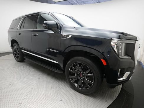 Used 2024 GMC Yukon SLT w/ SLT Luxury Package AWD/4WD image 37