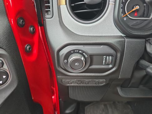 Used 2025 Jeep Wrangler Unlimited Sport AWD/4WD image 20