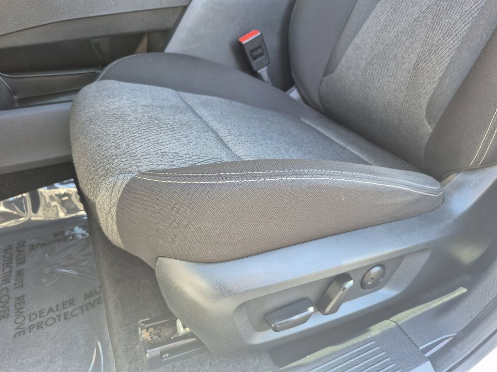 Used 2025 Nissan Rogue SV AWD/4WD image 12