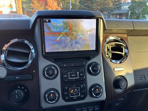 Used 2014 Ford F250 Lariat w/ Lariat Ultimate Package image 11