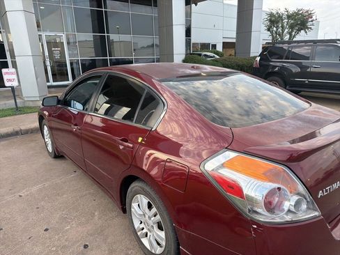 Used 2011 Nissan Altima 2.5 SL w/ Technology Pkg FWD image 2