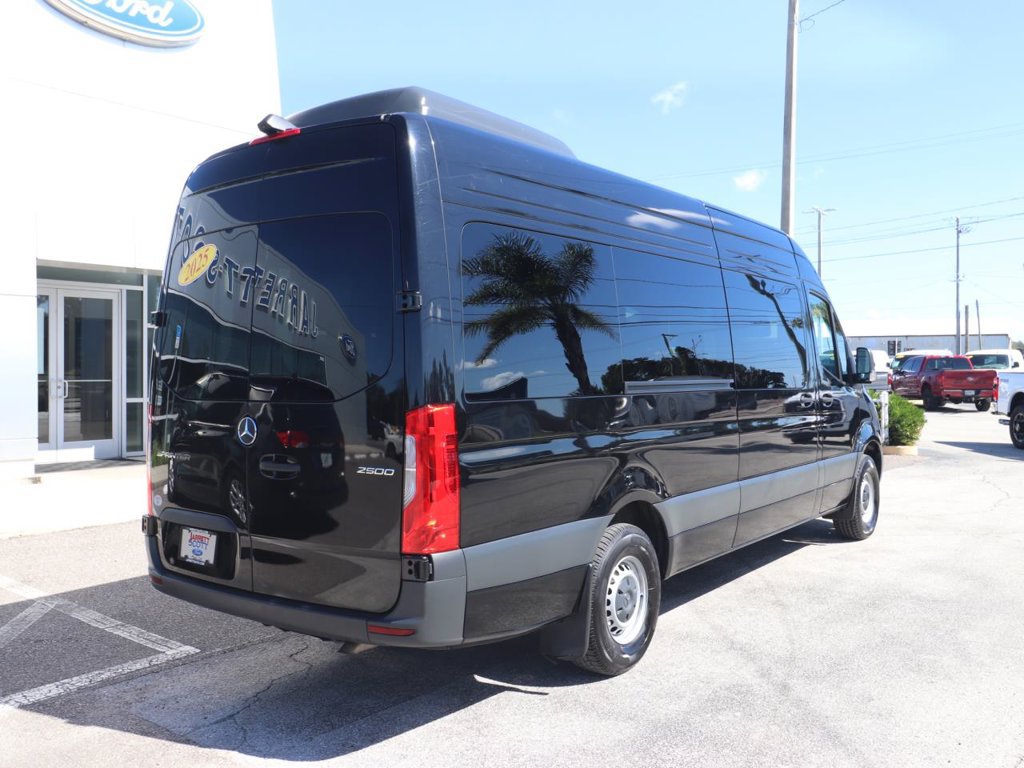 Used 2025 Mercedes-Benz Sprinter 2500 image 13