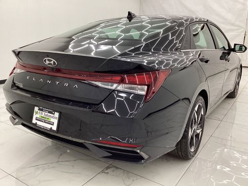 Used 2021 Hyundai Elantra SEL w/ Convenience + Premium Package FWD image 8