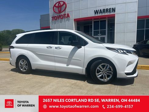Used 2023 Toyota Sienna XSE AWD/4WD image 1