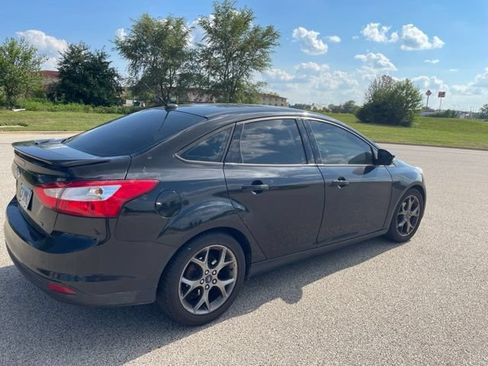 Used 2014 Ford Focus SE w/ Equipment Group 201A FWD image 3