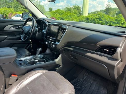 Used 2018 Chevrolet Traverse LT AWD/4WD image 16