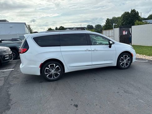 Used 2026 Chrysler Pacifica Pinnacle AWD/4WD image 14