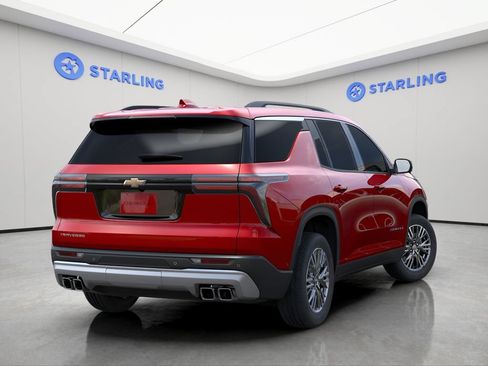Used 2025 Chevrolet Traverse LT FWD image 4
