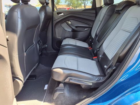 Used 2018 Ford Escape SE w/ SE Sport Appearance Package FWD image 17