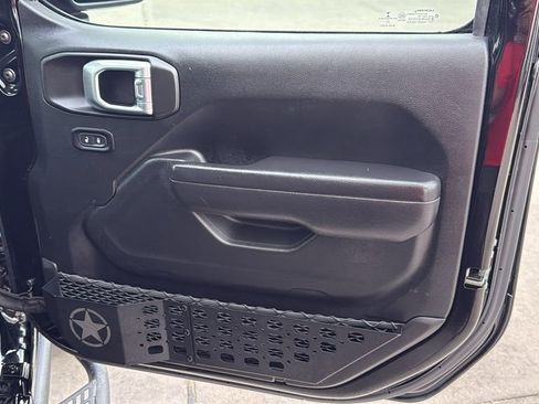 Used 2022 Jeep Wrangler Unlimited Rubicon w/ Cold Weather Group image 32