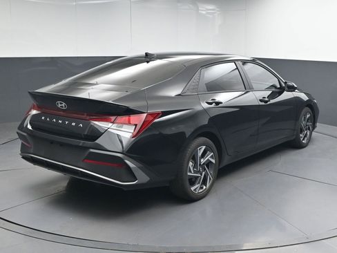 Used 2025 Hyundai Elantra Sport FWD image 7