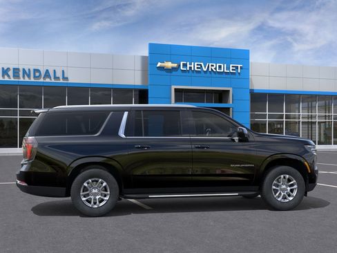 New 2026 Chevrolet Suburban LS image 5