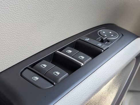 Used 2025 Kia Soul LX w/ LX Technology Package FWD image 20