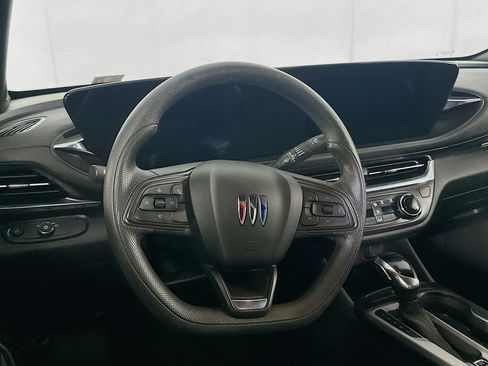 Used 2025 Buick Envista Preferred w/ Advanced Safety Package image 18