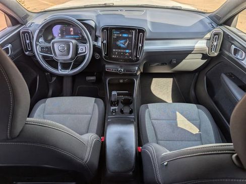 Used 2023 Volvo XC40 B5 Core image 9