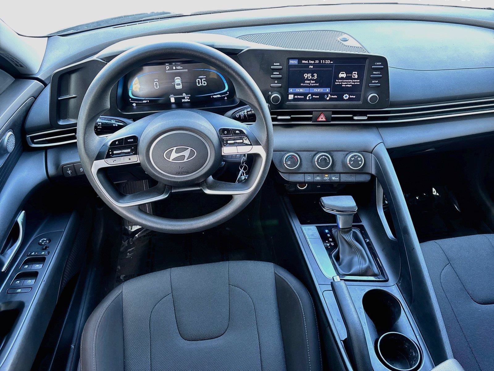 Used 2025 Hyundai Elantra SE FWD image 20