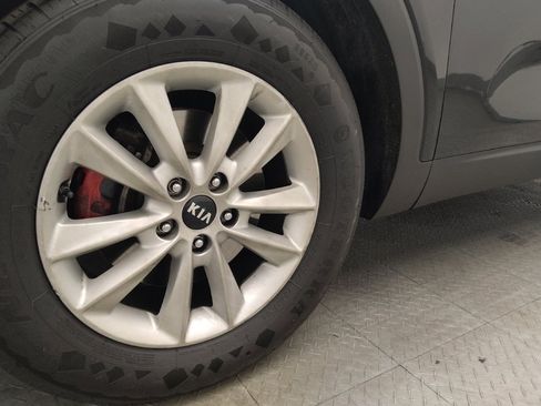 Used 2020 Kia Sorento LX image 31