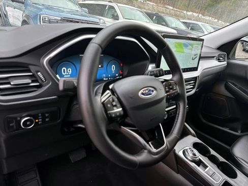 Used 2025 Ford Escape Platinum image 18
