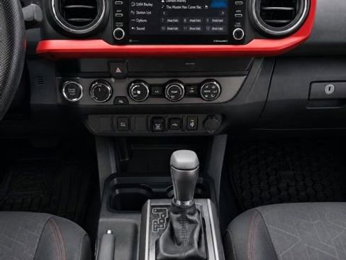 Used 2020 Toyota Tacoma TRD Off-Road AWD/4WD image 31