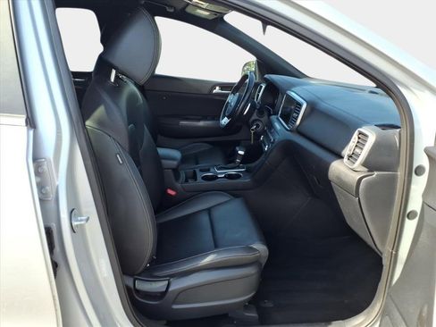 Used 2020 Kia Sportage S image 16