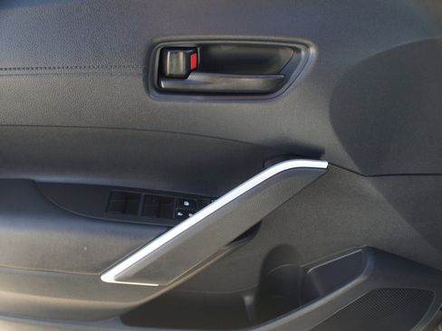 Used 2024 Toyota Corolla Cross SE image 27