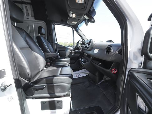 Used 2025 Mercedes-Benz Sprinter 2500 image 27
