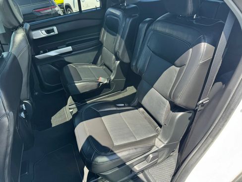 Used 2022 Ford Explorer Limited w/ Limited Technology Package AWD/4WD image 6