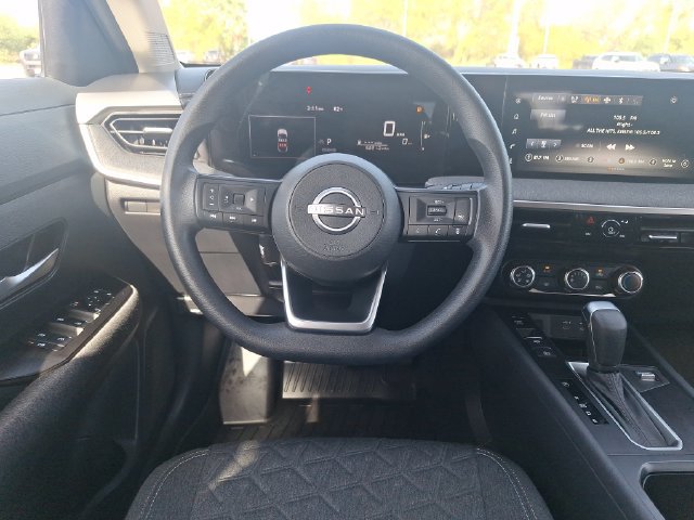 Certified 2025 Nissan Kicks SV FWD image 14
