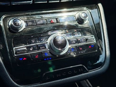 Used 2022 Lincoln Corsair AWD w/ Premium Package image 16