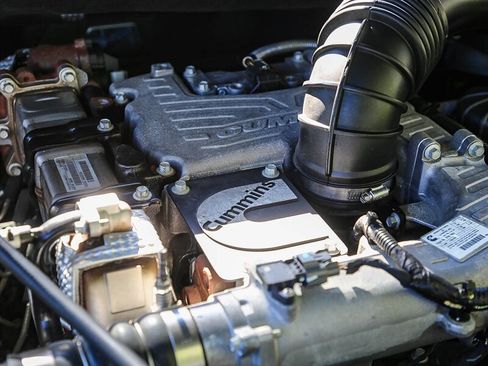 Used 2017 Nissan Titan SV image 36