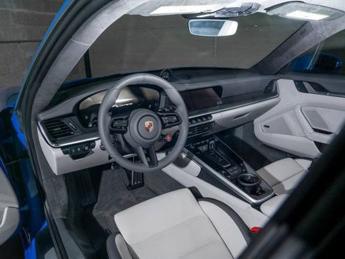 Used 2025 Porsche 911 Carrera RWD image 27