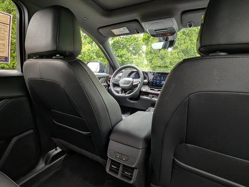 Used 2025 Chevrolet Equinox RS w/ Safety and Technology Package FWD image 34