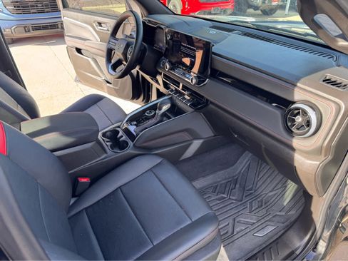 Used 2024 Chevrolet Colorado Z71 w/ Z71 Convenience Package 2 image 10