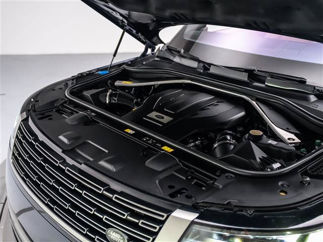 Used 2023 Land Rover Range Rover SE AWD/4WD image 10