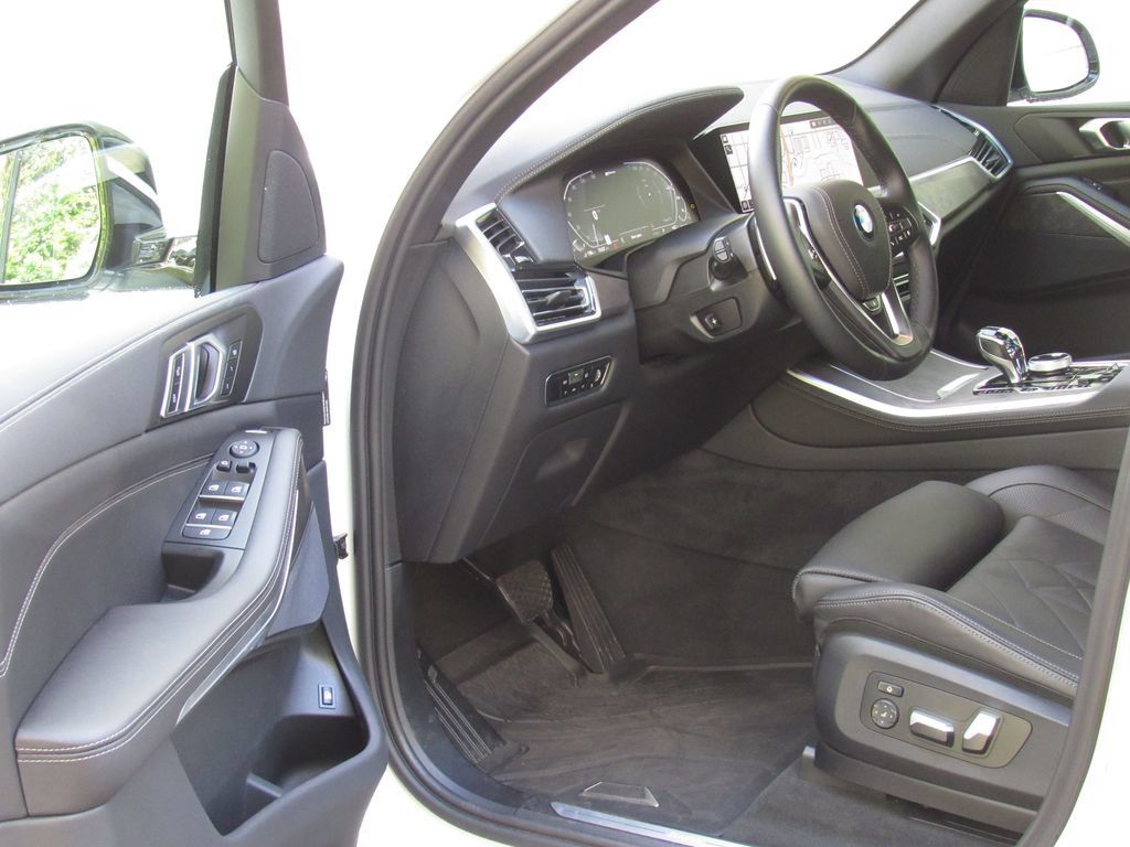 Used 2023 BMW X5 xDrive45e w/ Executive Package AWD/4WD image 11