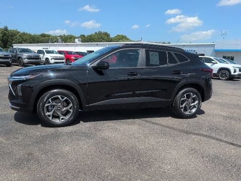 Used 2026 Chevrolet Trax LT w/ Driver Confidence Package FWD image 3