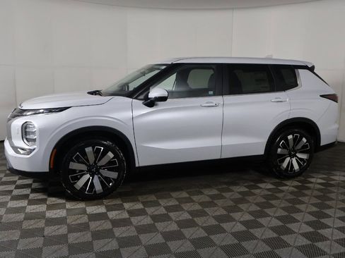 New 2026 Mitsubishi Outlander SE image 21