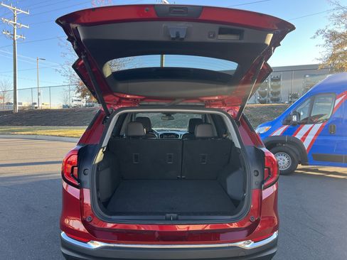 Used 2022 GMC Terrain SLT image 34