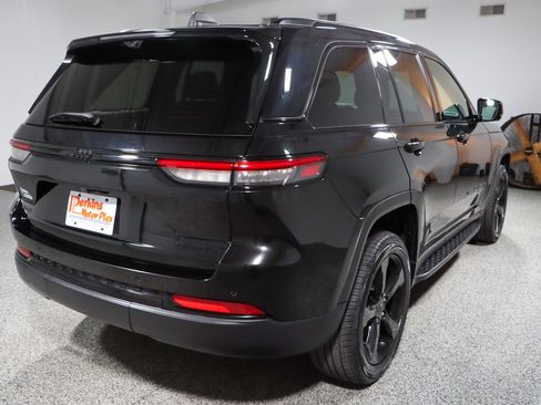 Used 2024 Jeep Grand Cherokee Limited w/ Luxury Tech Group II AWD/4WD image 7