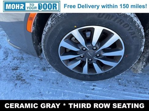 Used 2021 Chrysler Pacifica Touring-L image 9