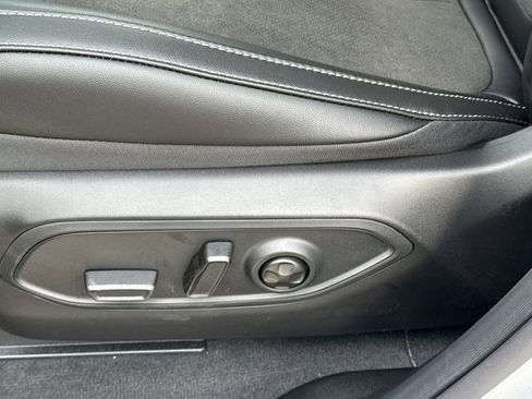 New 2025 Jeep Grand Cherokee Altitude image 15