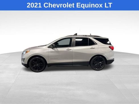 Used 2021 Chevrolet Equinox LT image 2