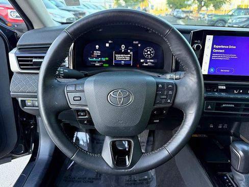 Used 2025 Toyota Camry XLE image 18