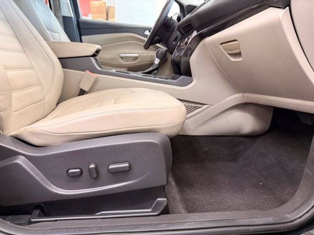 Used 2018 Ford Escape Titanium w/ Ford Safe & Smart Package AWD/4WD image 24